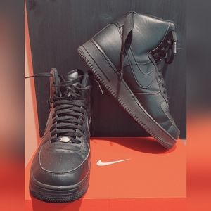 Nike Men's Black Airforce 1s '07 Size 11